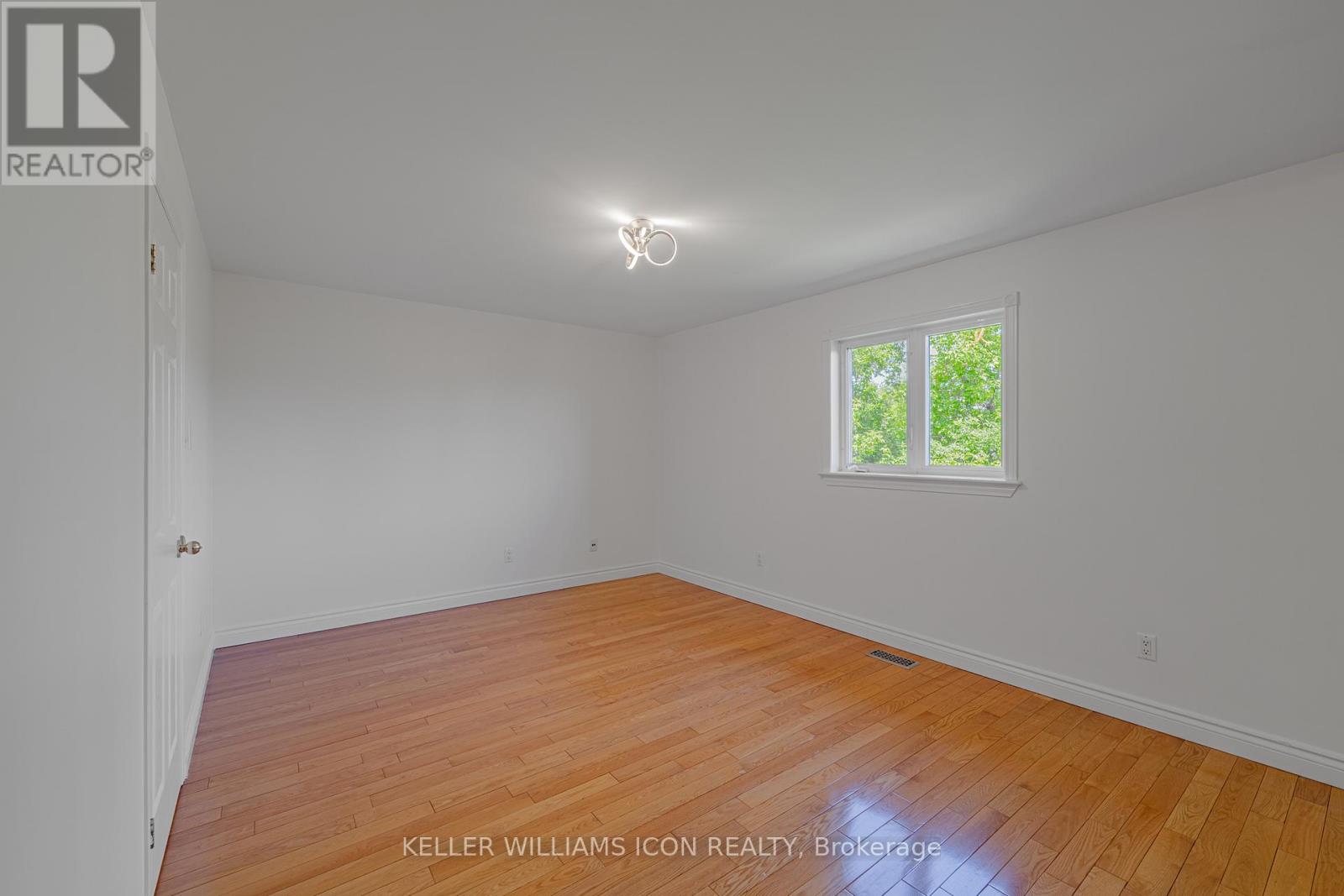 1309 Meadowlands Drive E