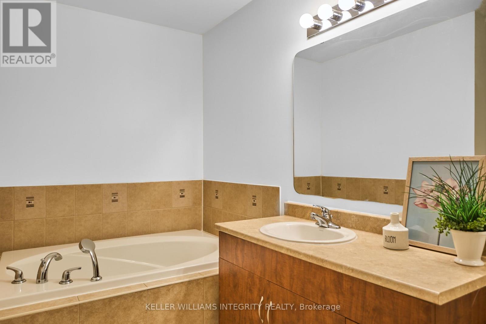 #3 - 1697 Campeau Drive
