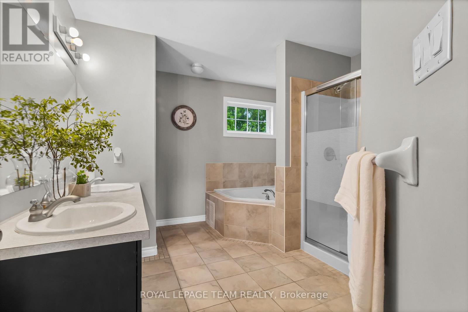 3728 Mountain Meadows Crescent