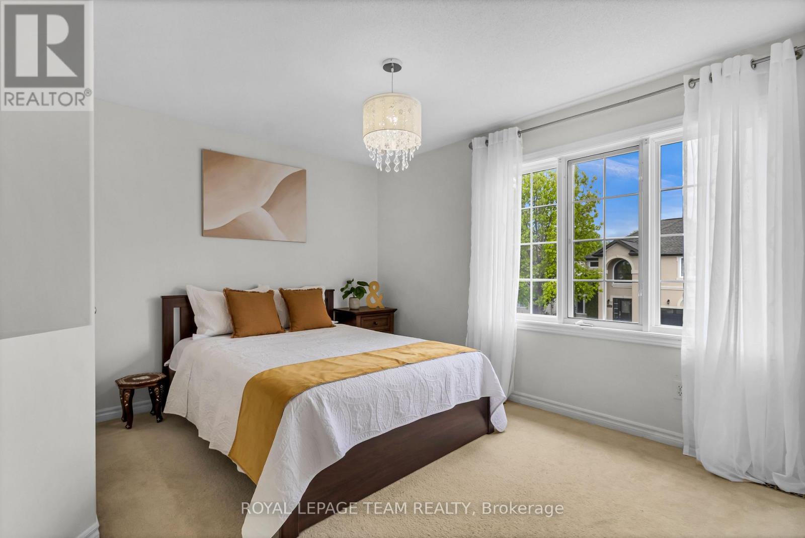 3728 Mountain Meadows Crescent