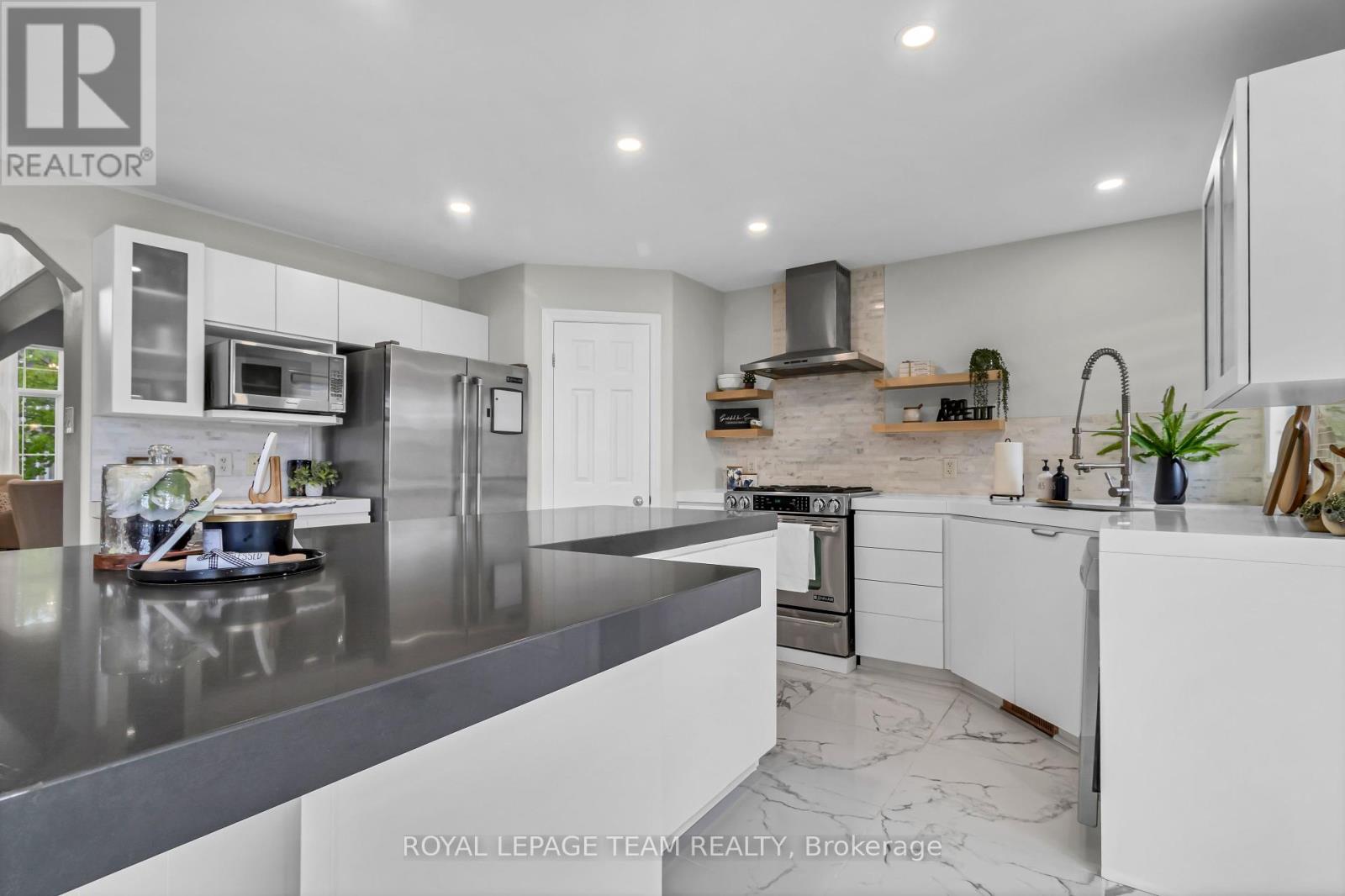 3728 Mountain Meadows Crescent