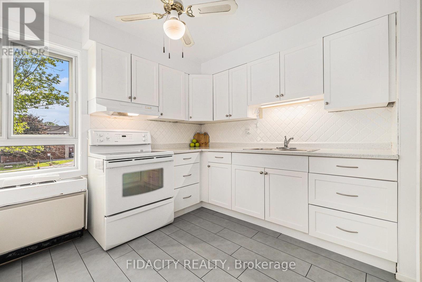 205 - 960 Teron Road