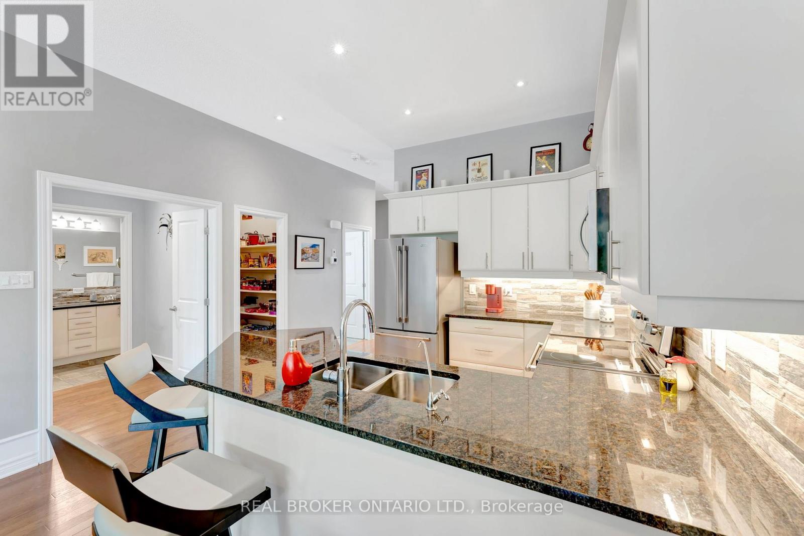 146 Oxford Street W