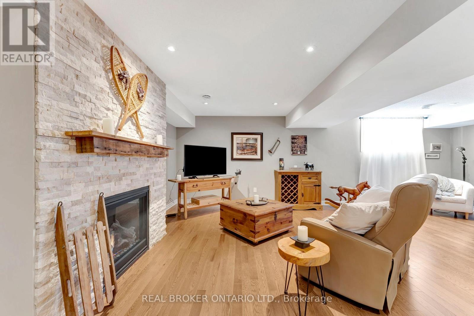 146 Oxford Street W