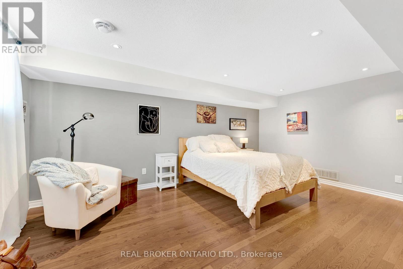 146 Oxford Street W
