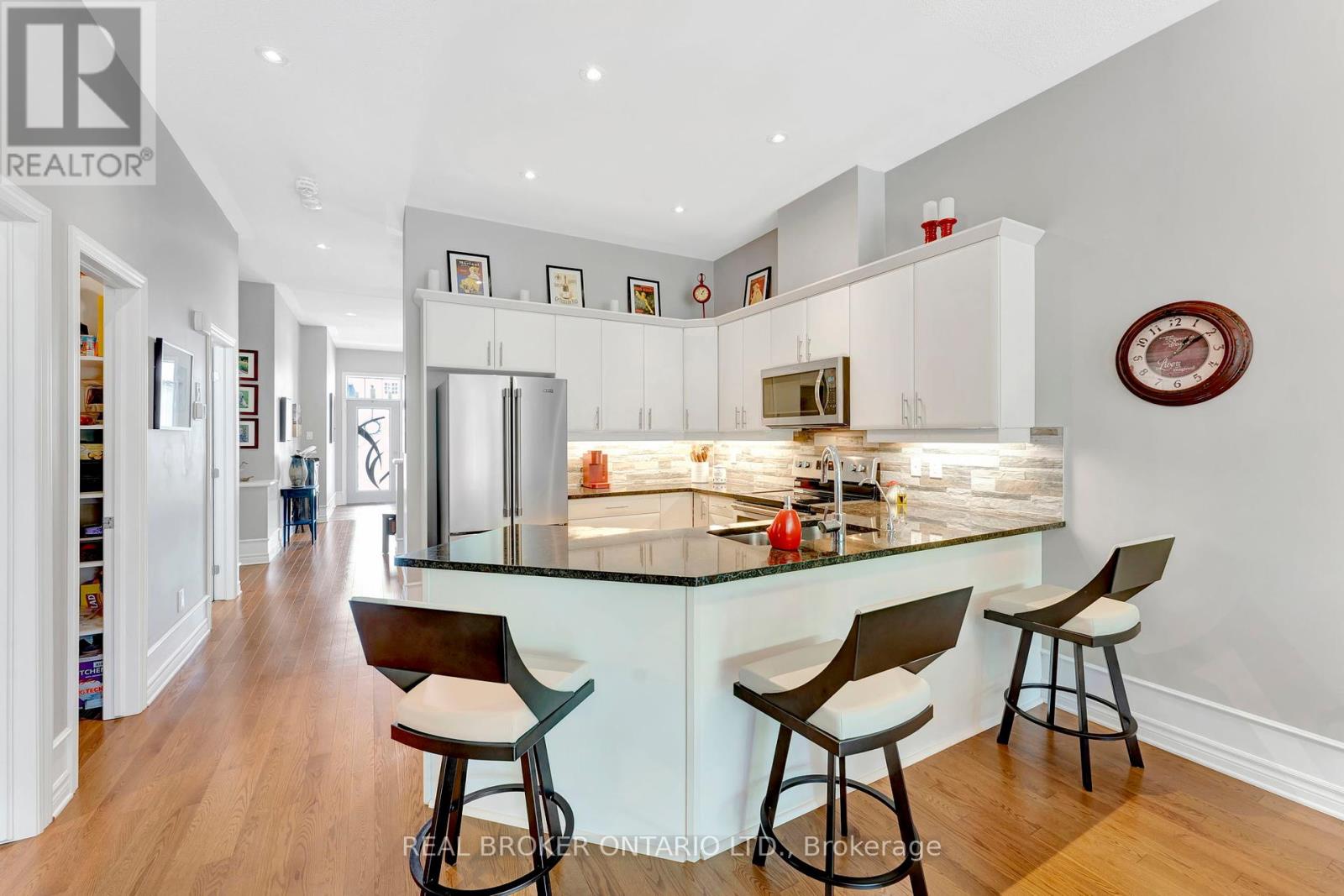 146 Oxford Street W