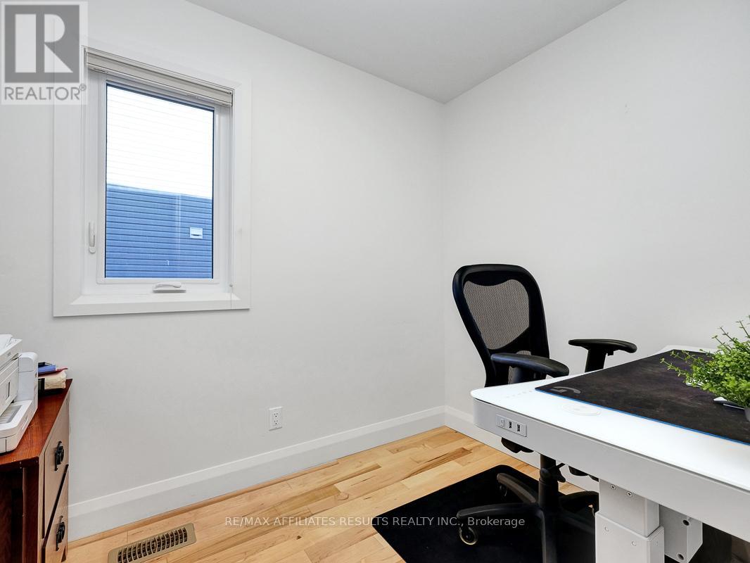 23 Tunis Avenue