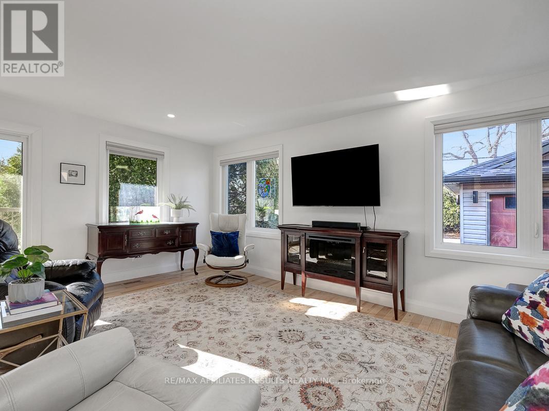 23 Tunis Avenue