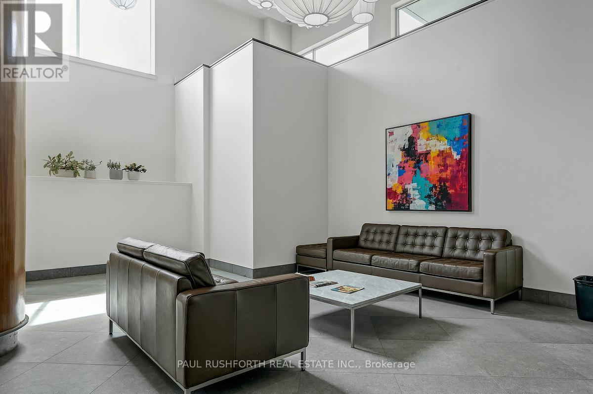 813 - 7 Marquette Avenue