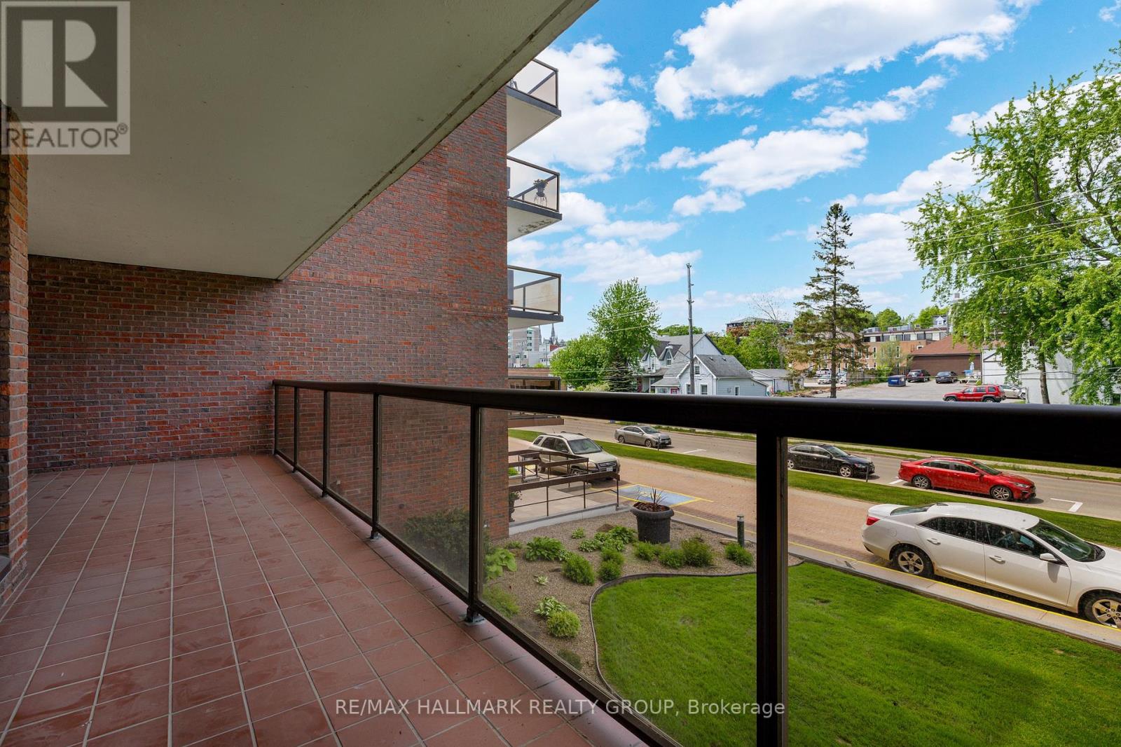 405 - 55 Water Street E
