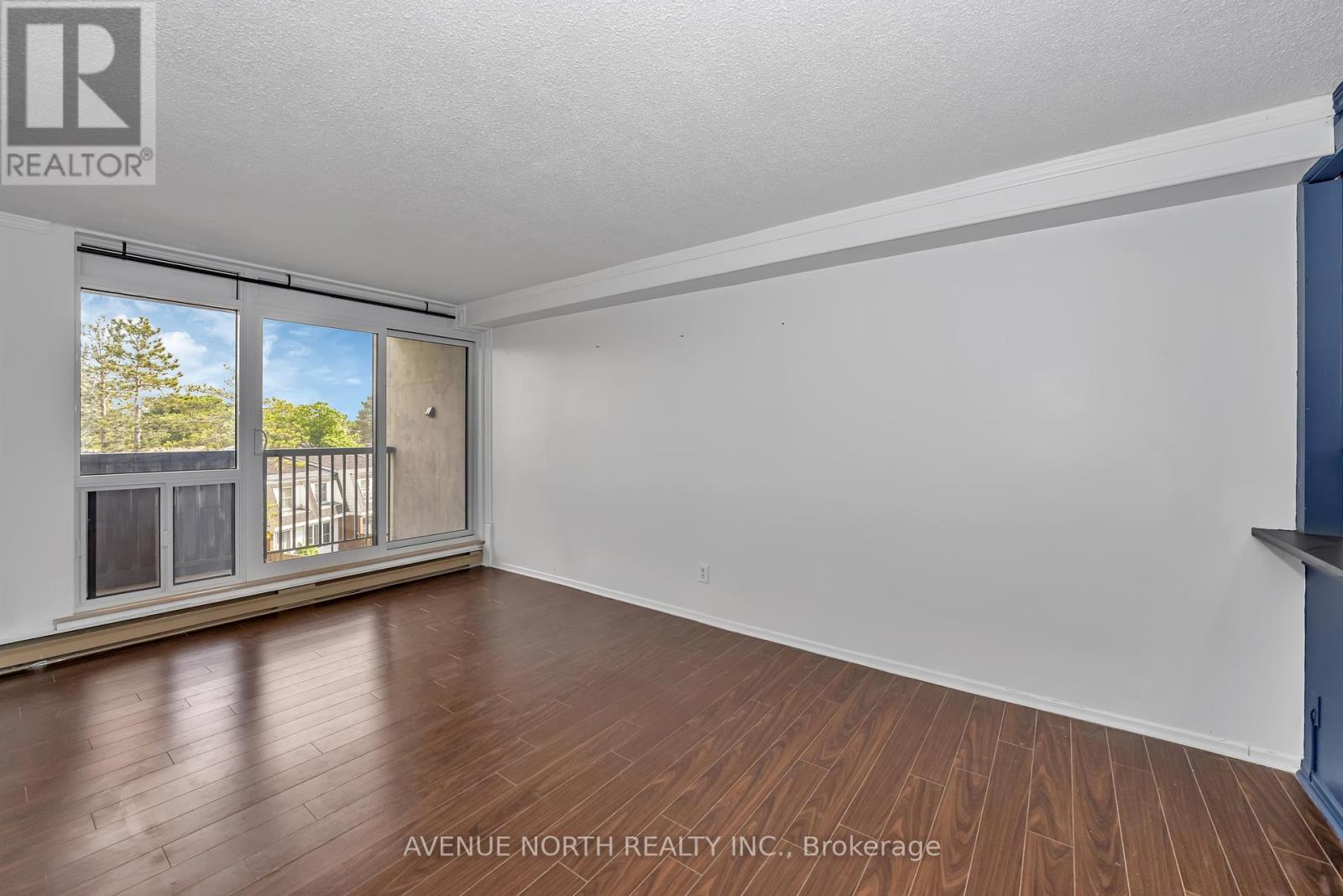 308 - 900 Dynes Road