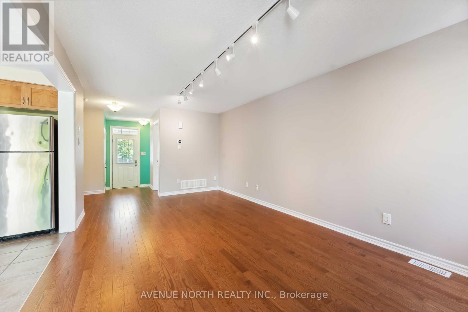 762 Mayfly Crescent