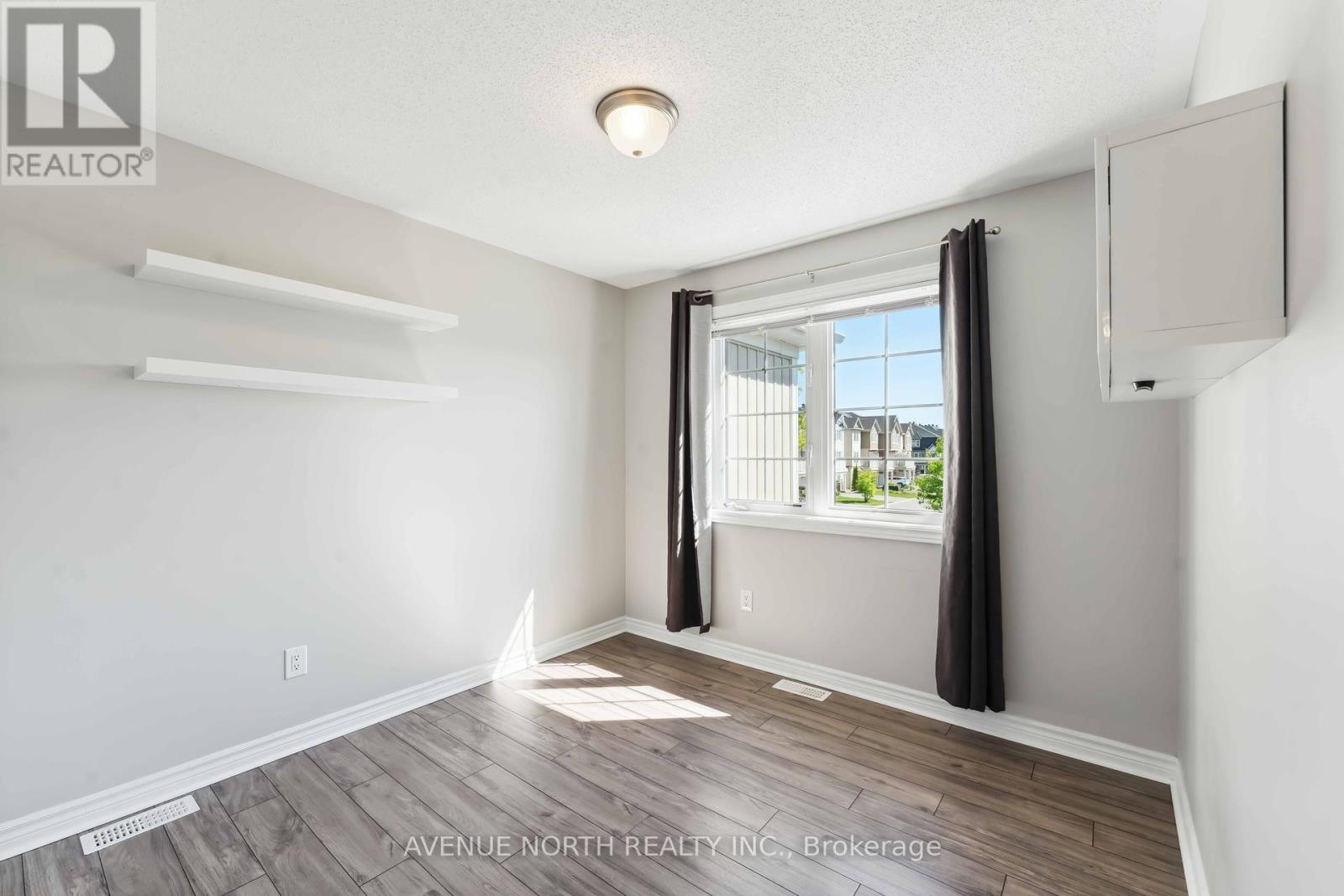 762 Mayfly Crescent
