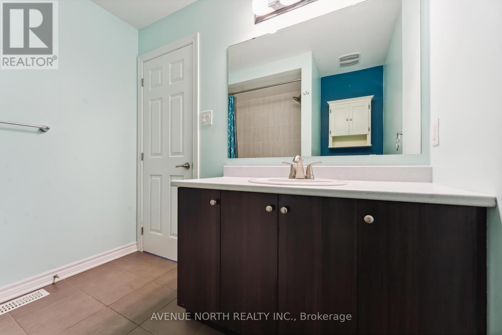 762 Mayfly Crescent