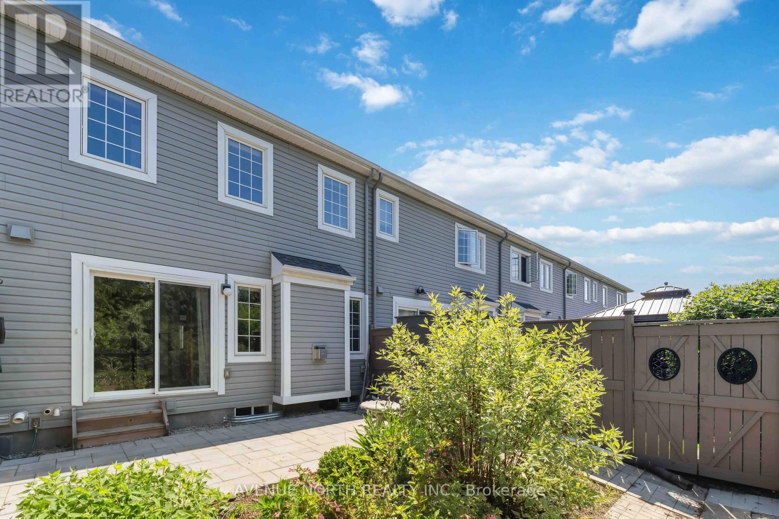 762 Mayfly Crescent