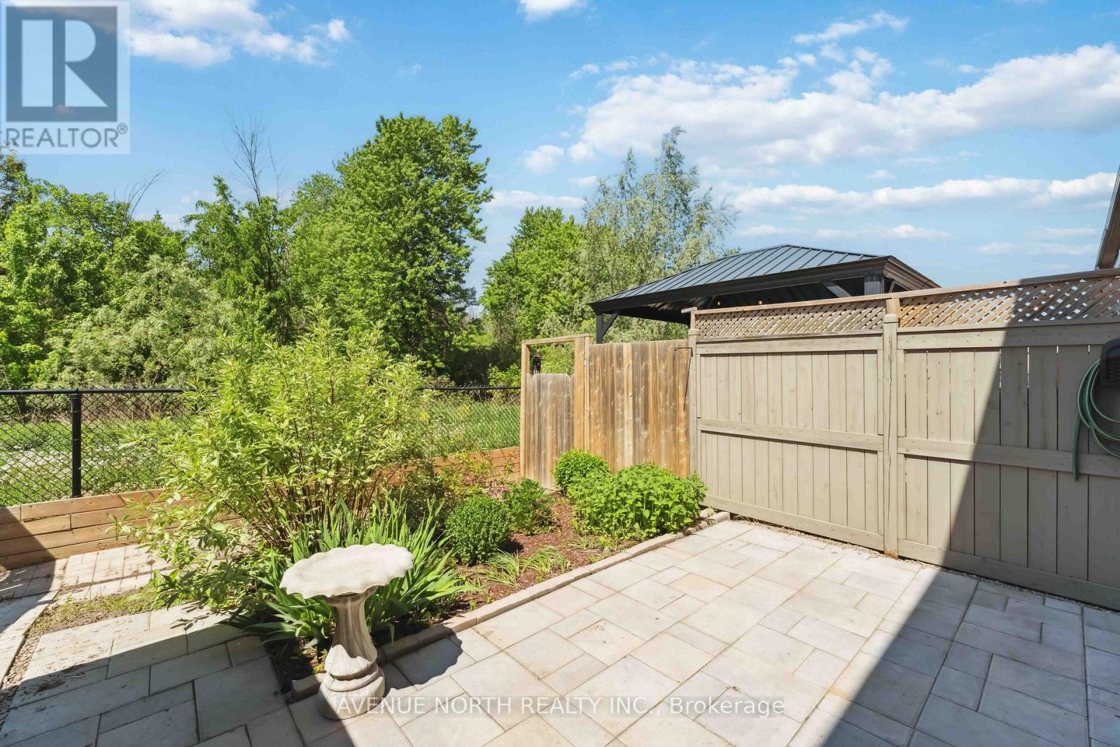 762 Mayfly Crescent