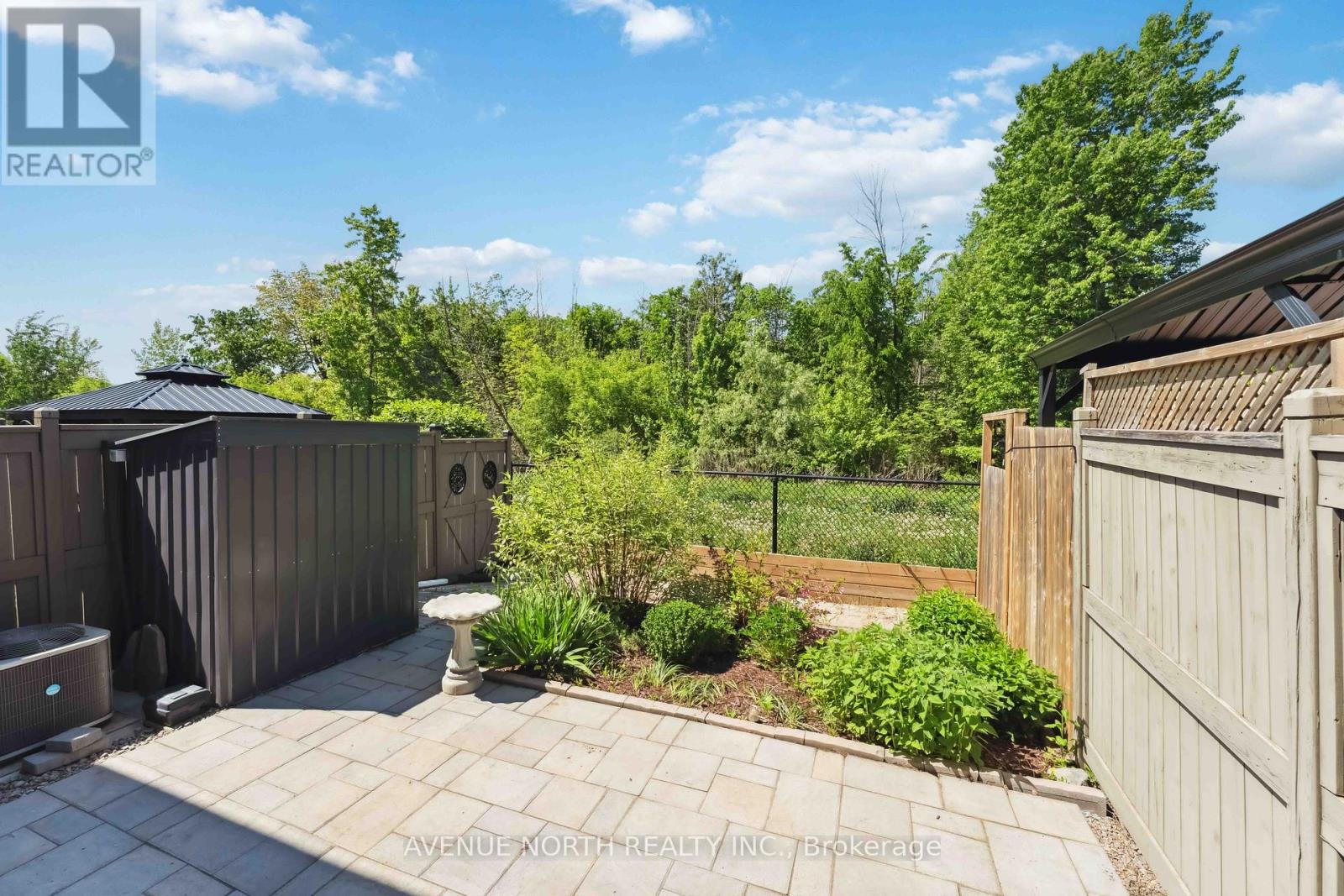 762 Mayfly Crescent