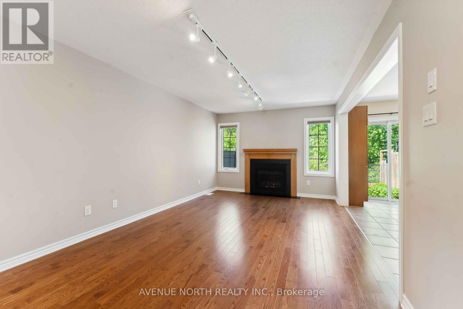 762 Mayfly Crescent