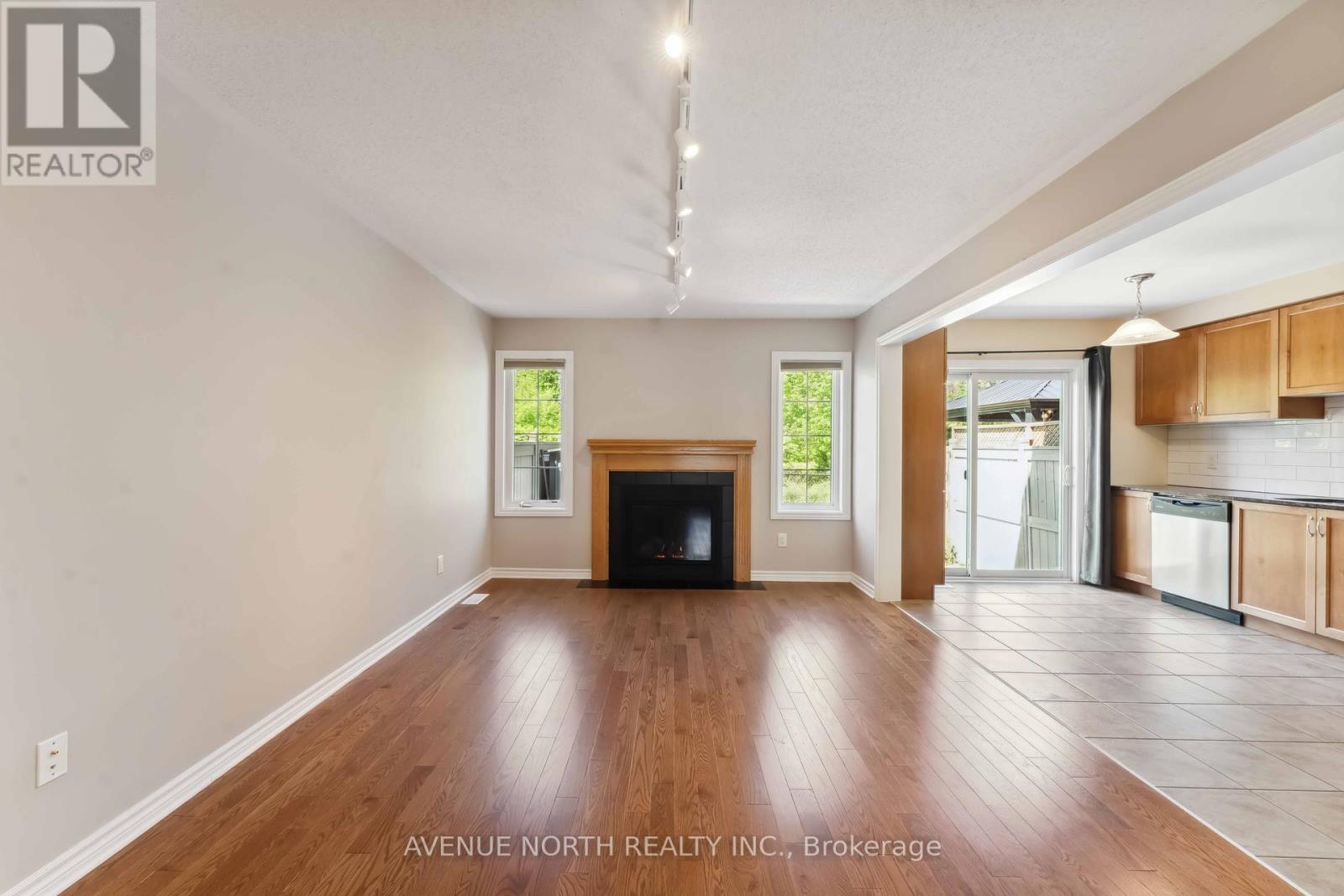 762 Mayfly Crescent