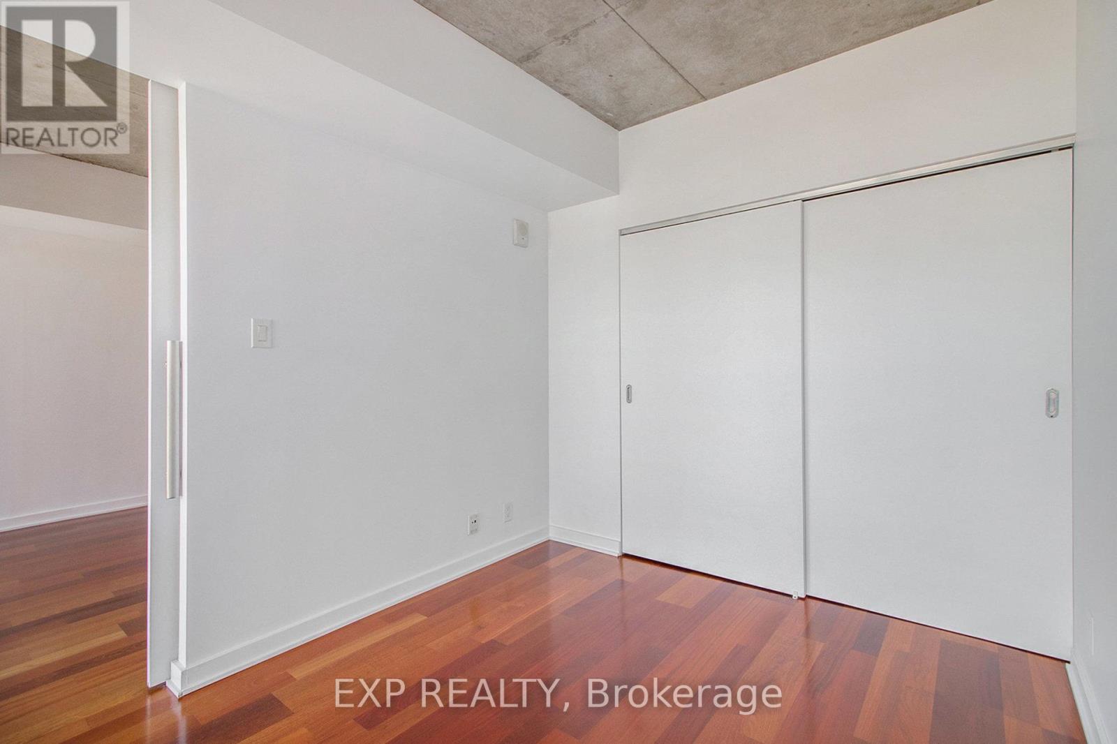 1305 - 324 Laurier Avenue W