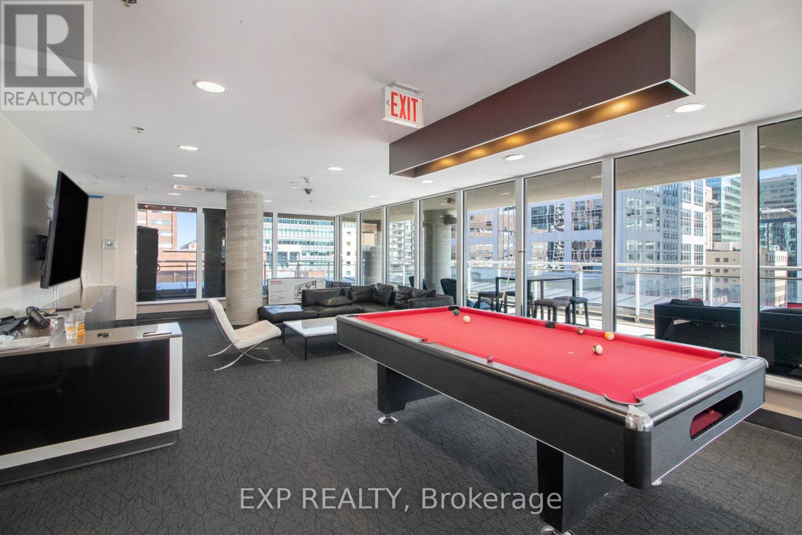 1305 - 324 Laurier Avenue W