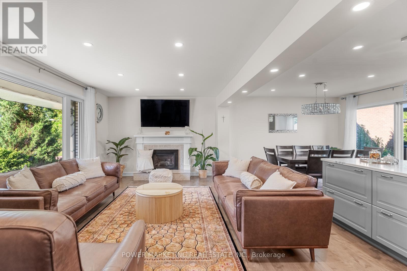 2714 Hickson Crescent