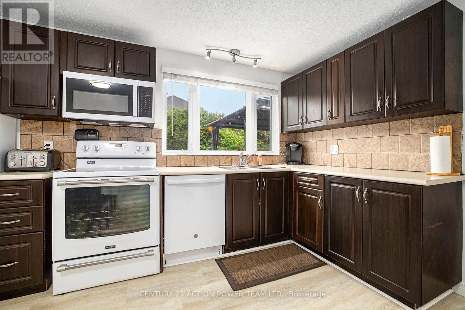 1829 Cloverlawn Crescent