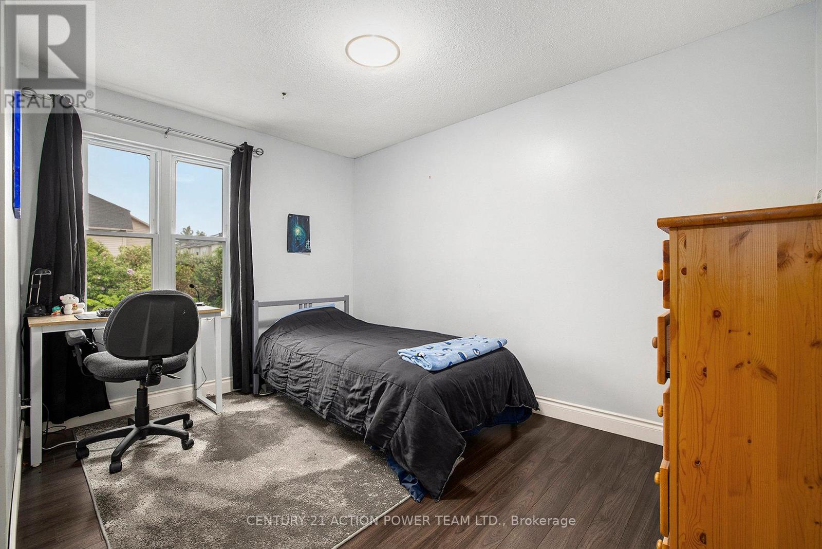 1829 Cloverlawn Crescent