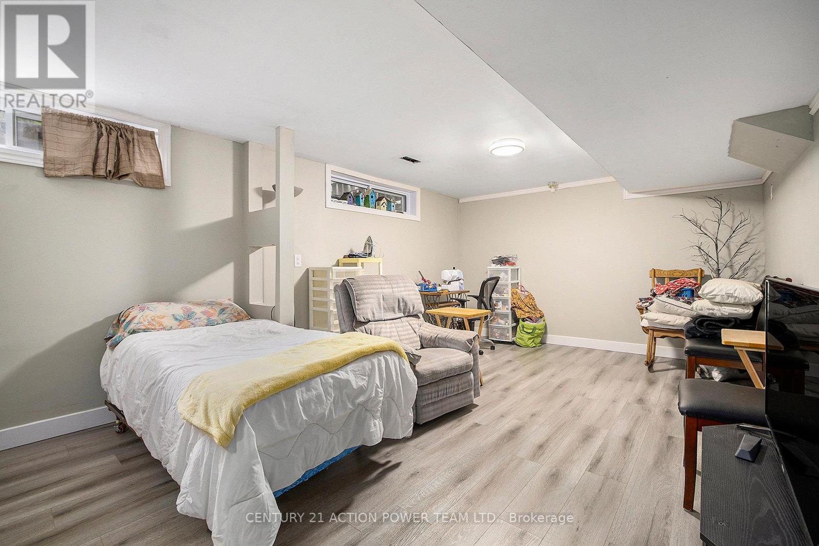 1829 Cloverlawn Crescent