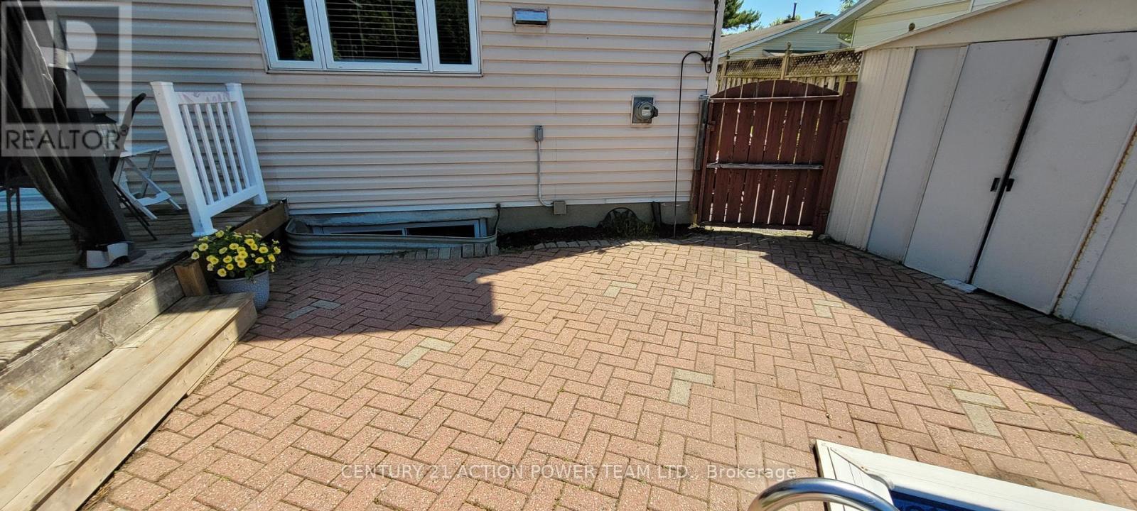 1829 Cloverlawn Crescent