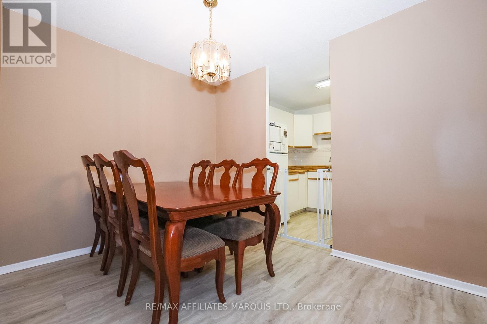 904 - 900 Dynes Road