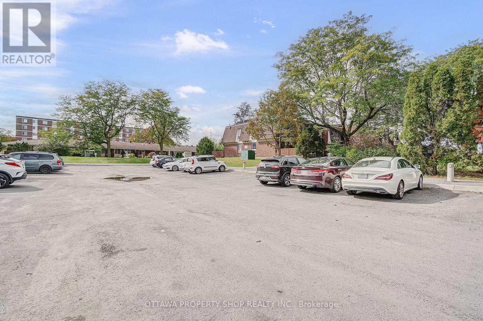 34 - 2939 Fairlea Crescent