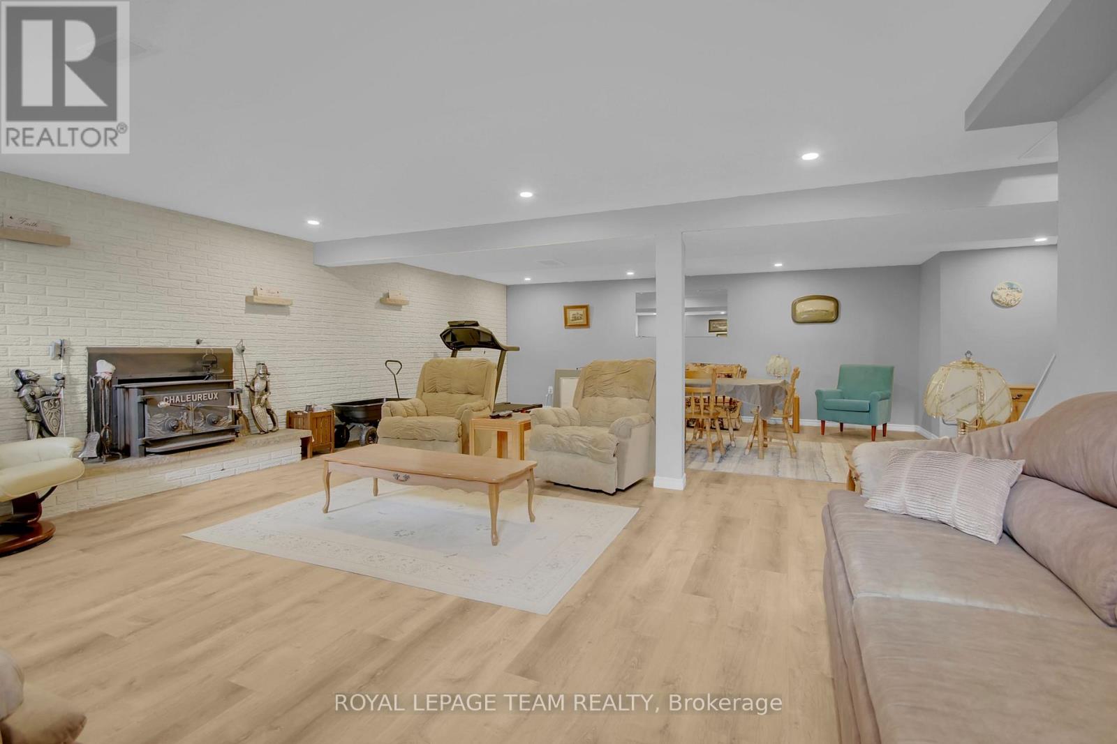 6022 Third Line Road N