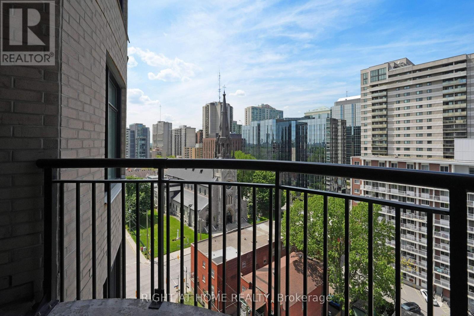 1210 - 235 Kent Street