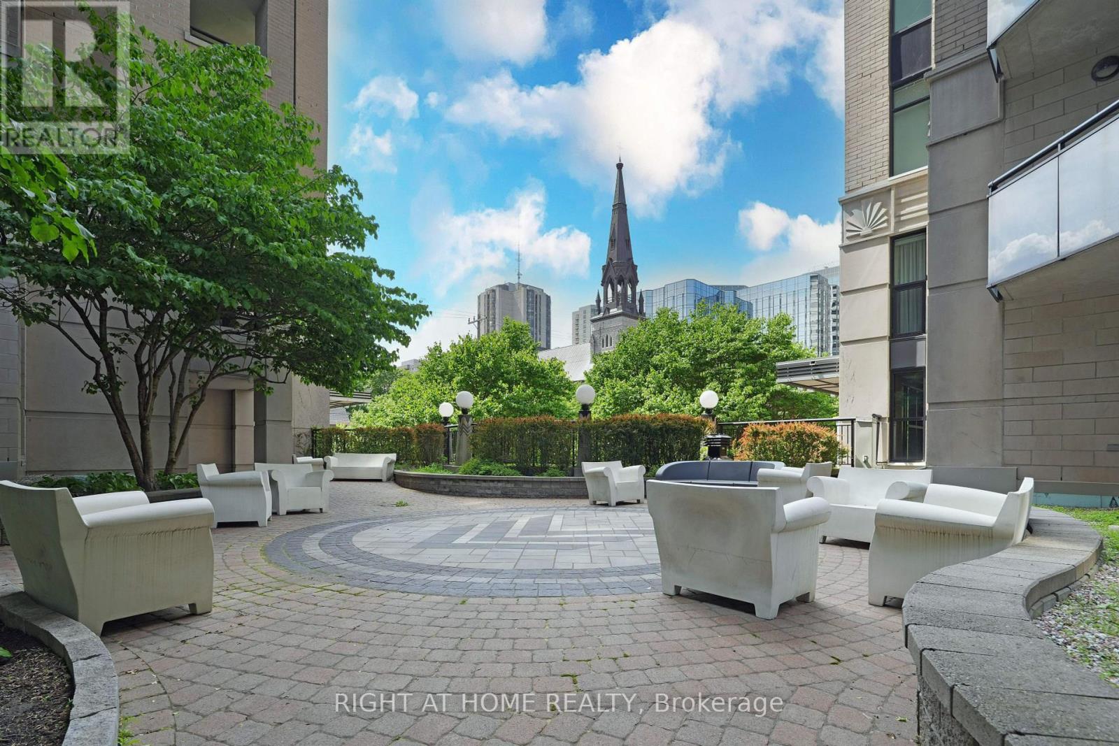 1210 - 235 Kent Street