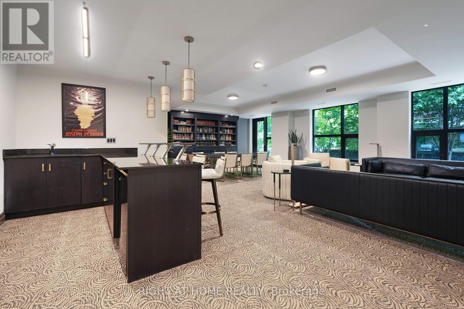 1210 - 235 Kent Street