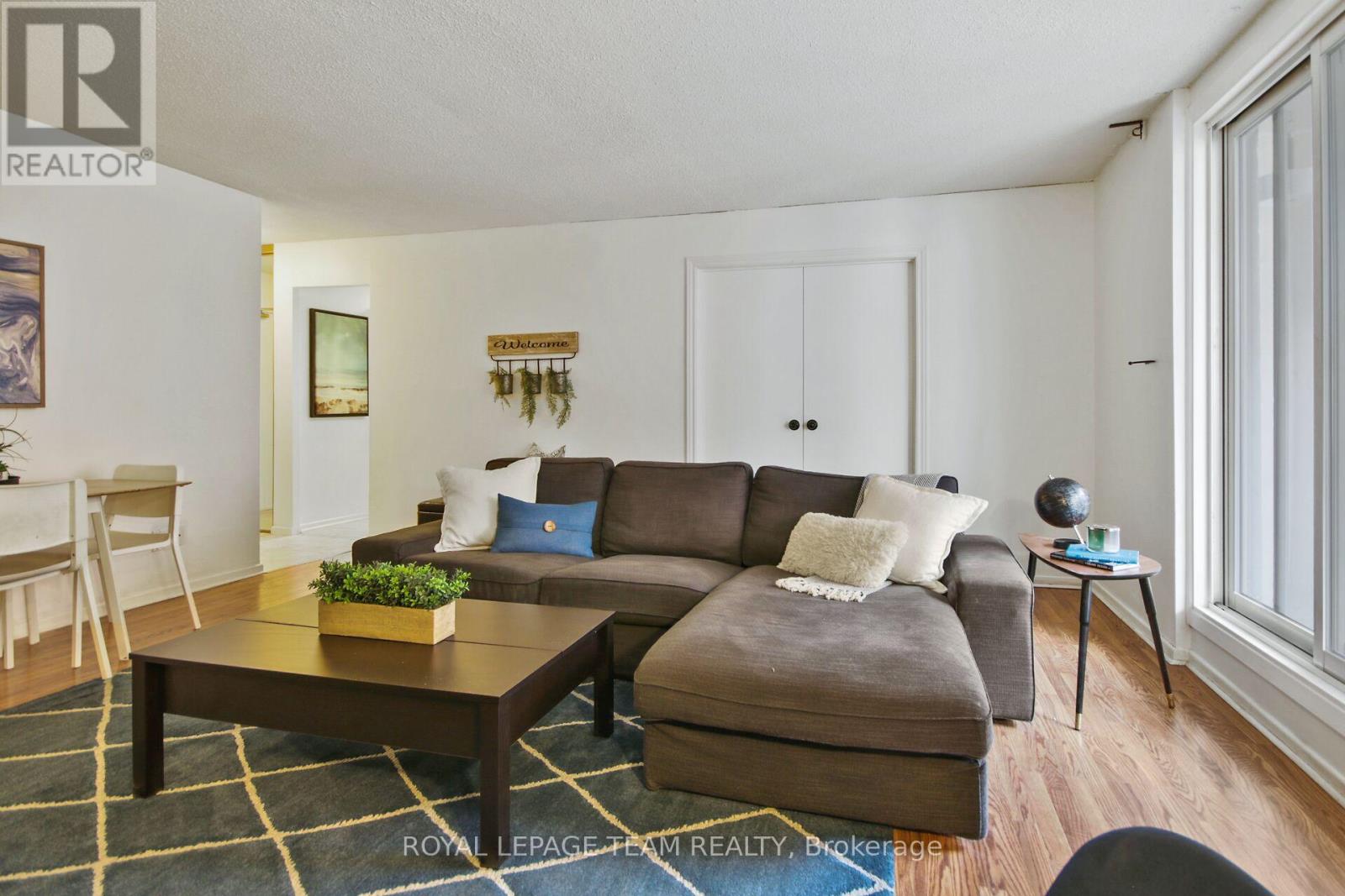 701 - 141 Somerset Street W