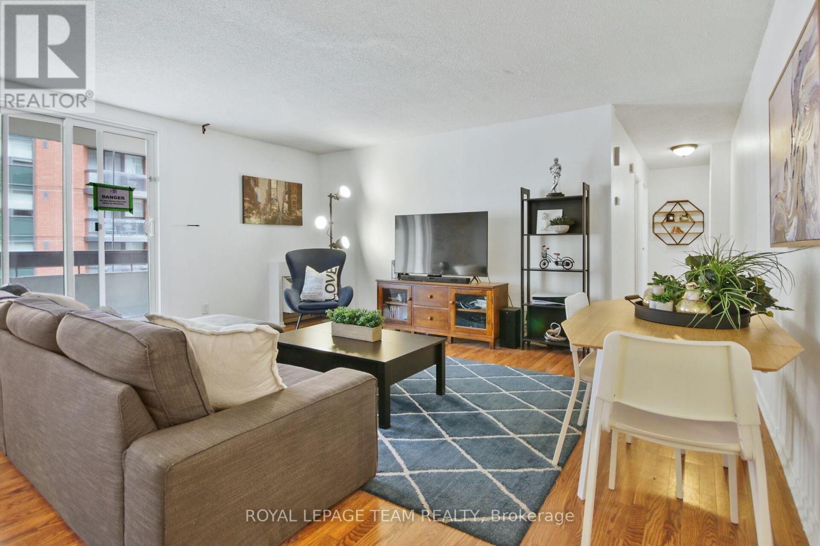 701 - 141 Somerset Street W