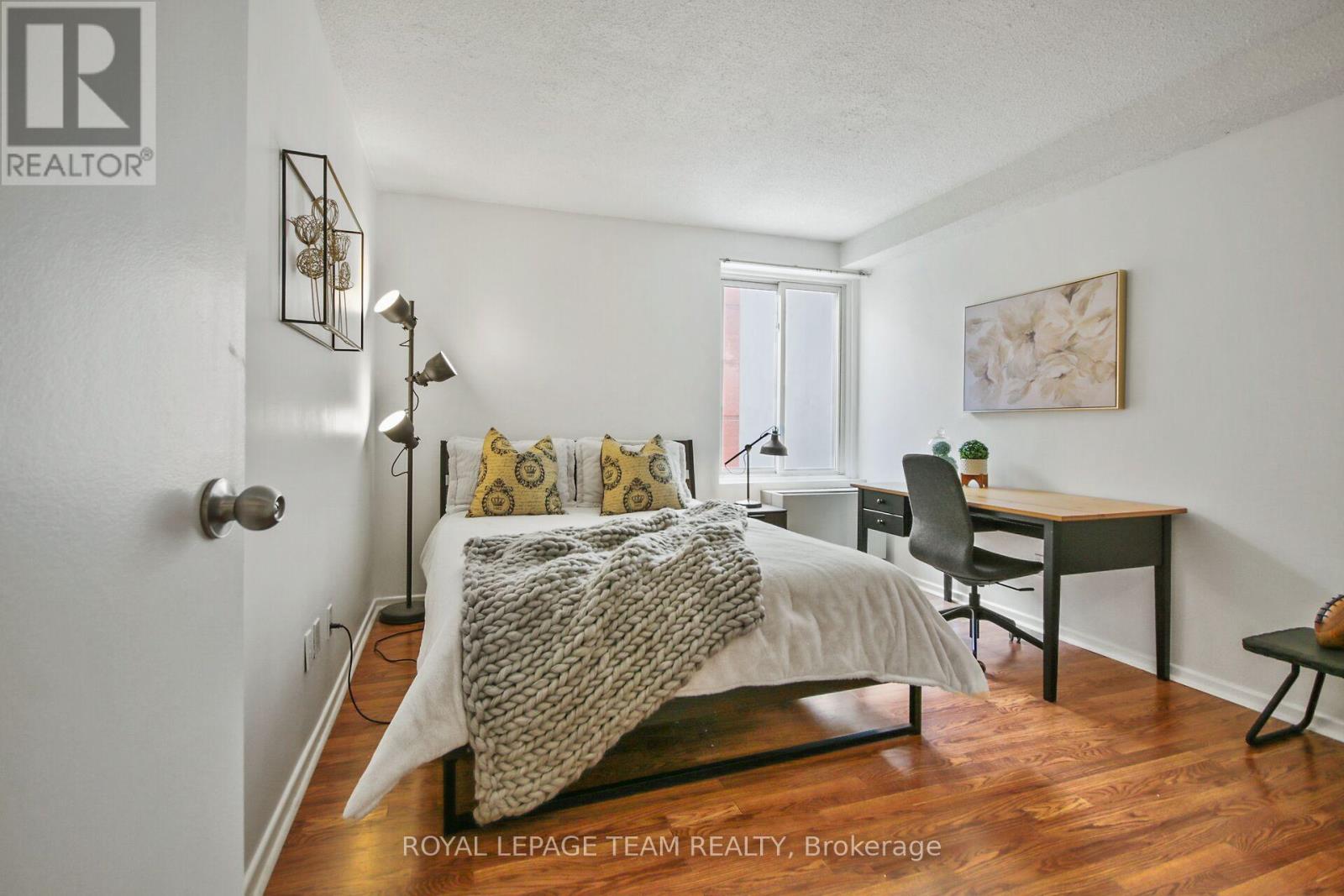 701 - 141 Somerset Street W