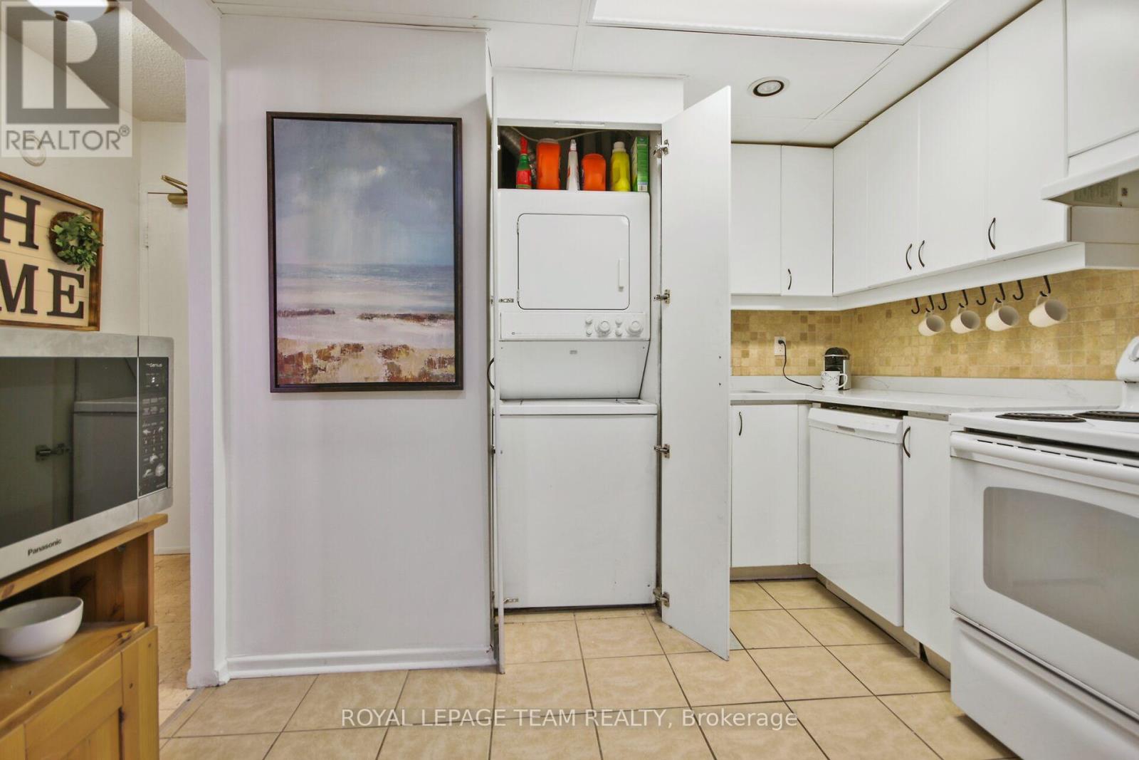 701 - 141 Somerset Street W