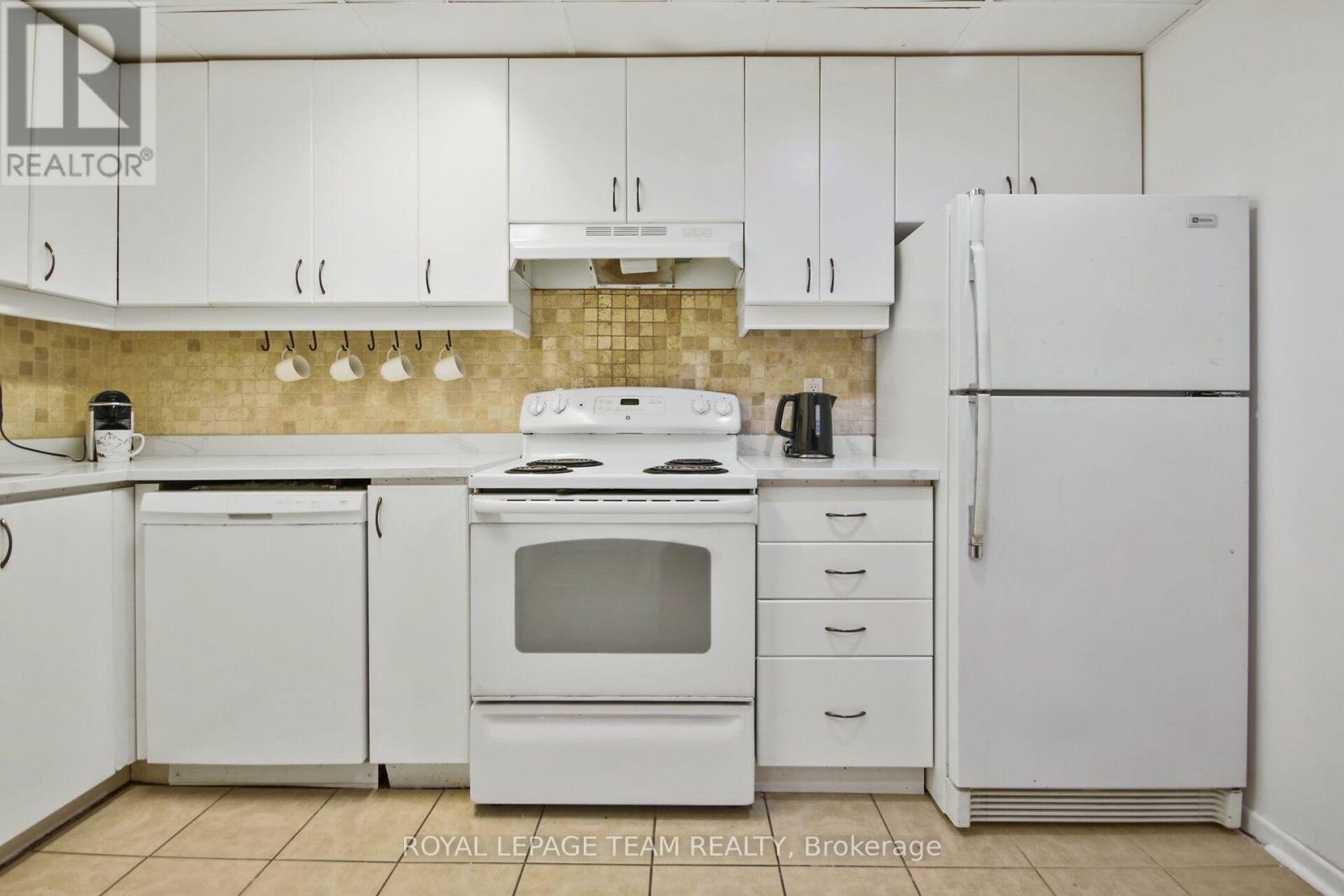 701 - 141 Somerset Street W