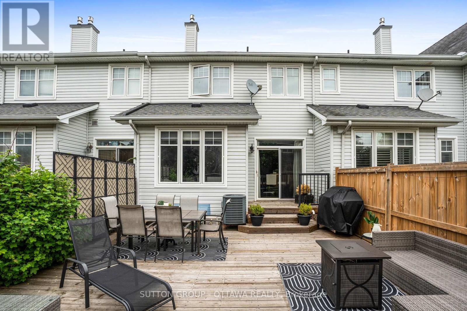 324 Horseshoe Crescent E
