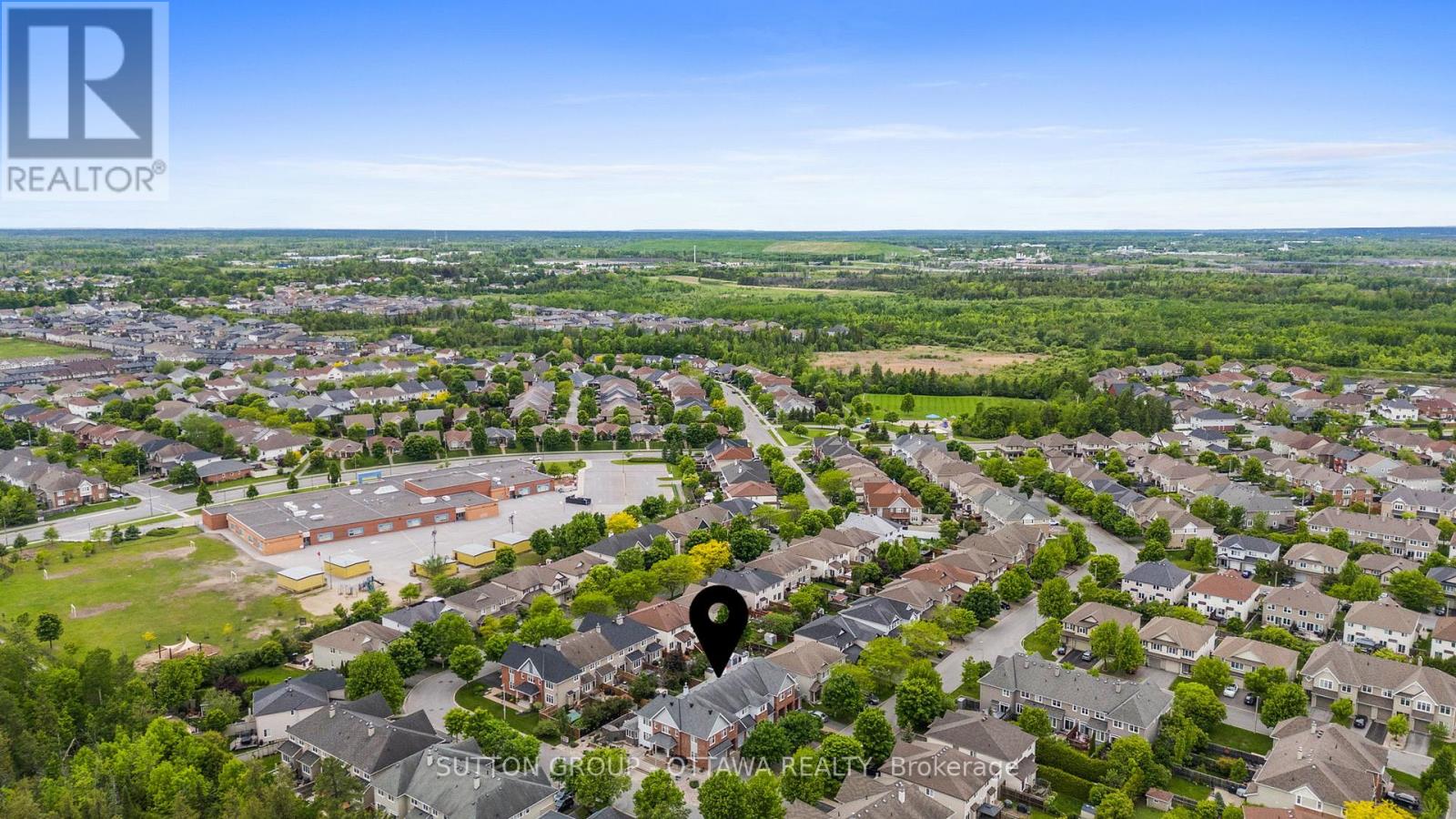 324 Horseshoe Crescent E