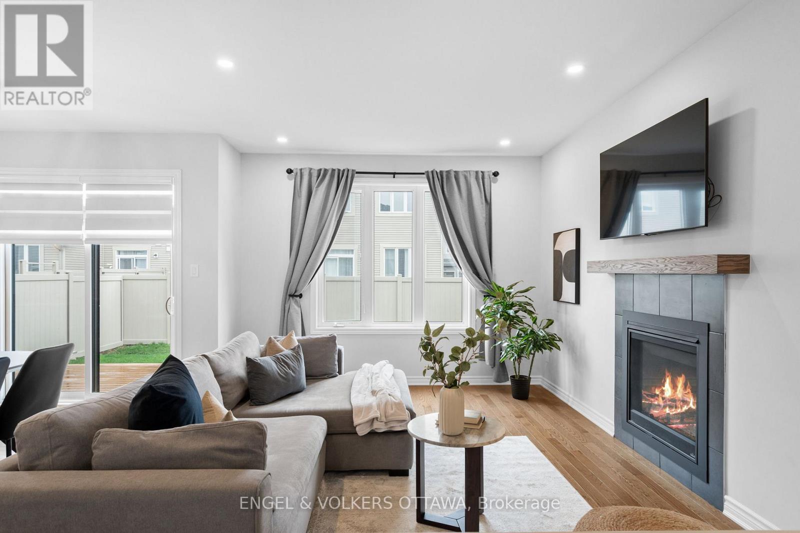 329 Finial Way