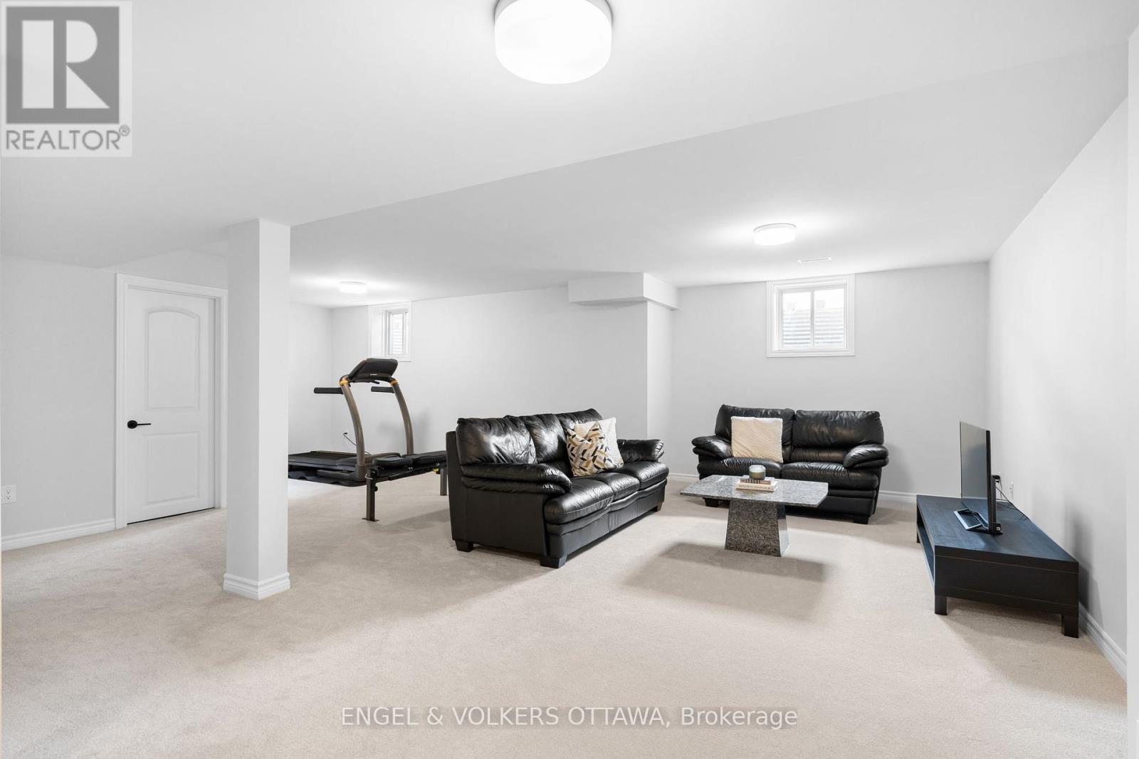 329 Finial Way