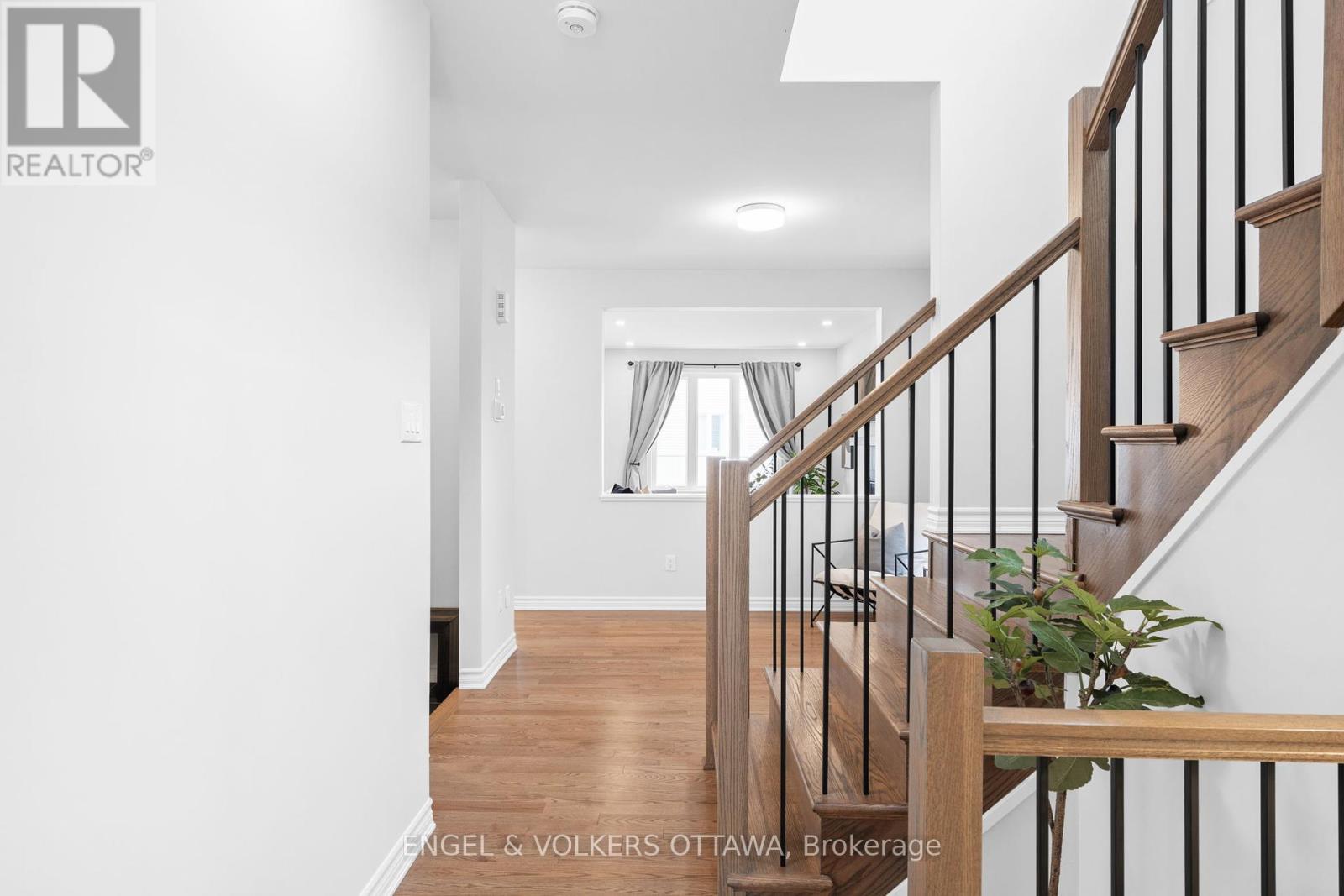 329 Finial Way