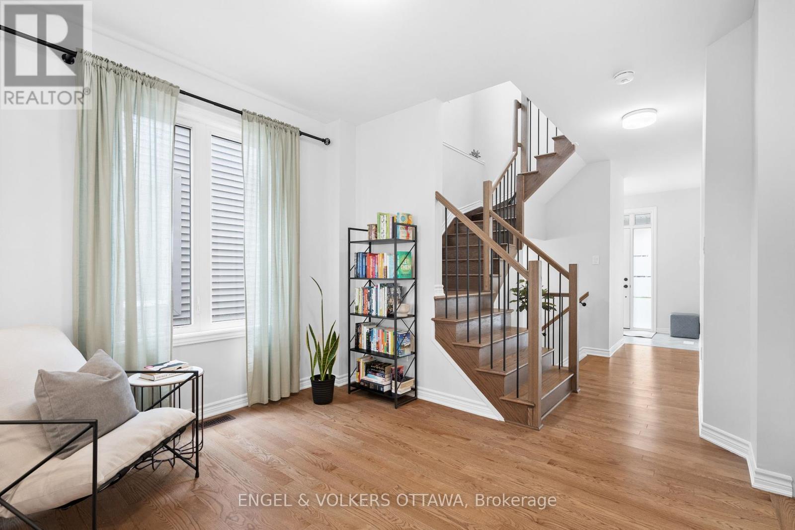 329 Finial Way