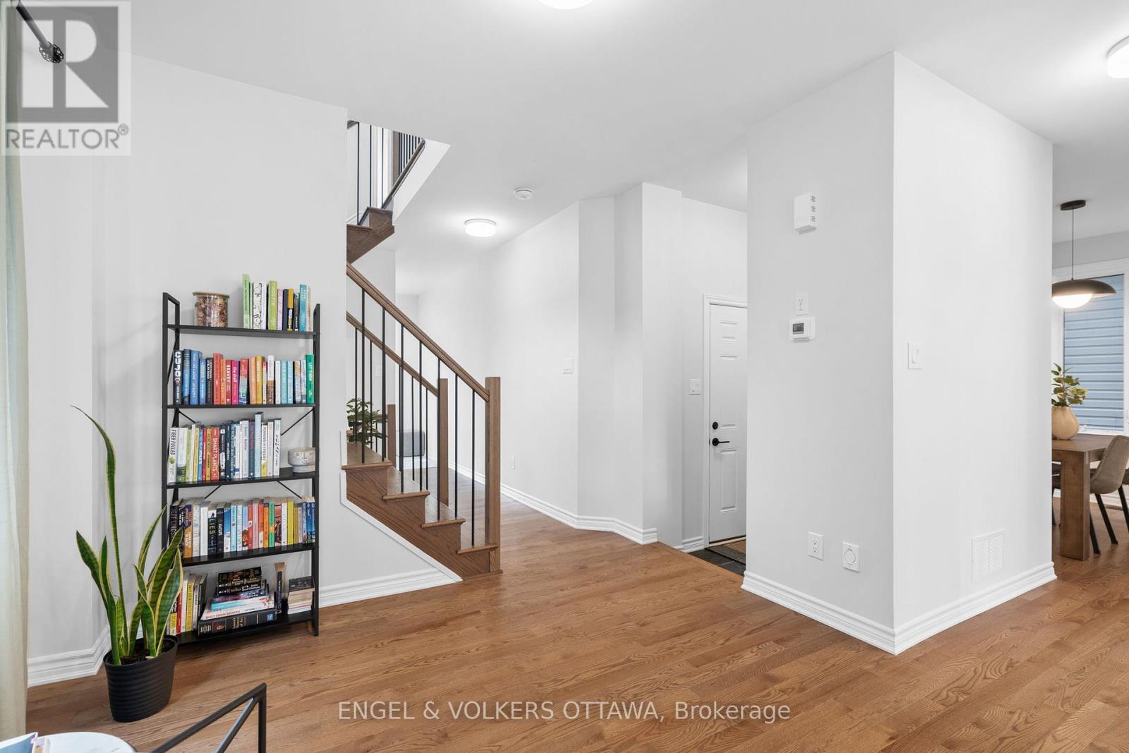 329 Finial Way