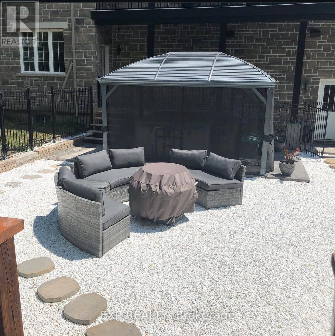 2754 Eagleson Road