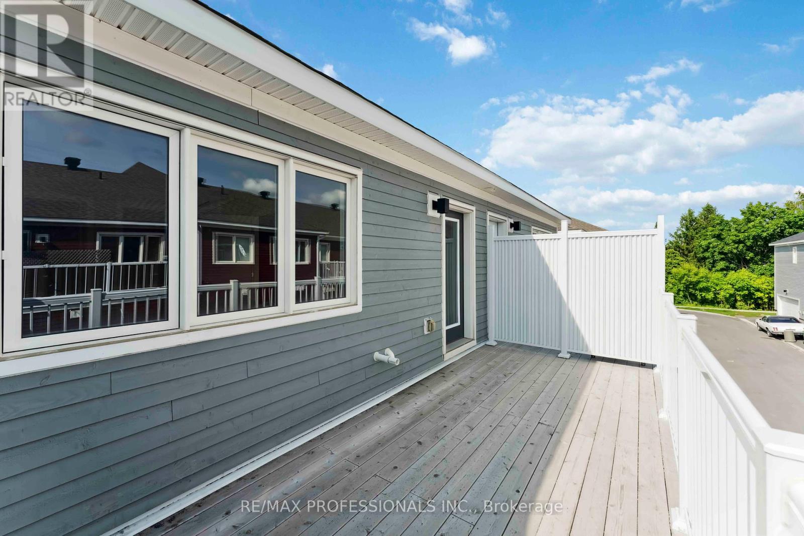 826 Bascule Place
